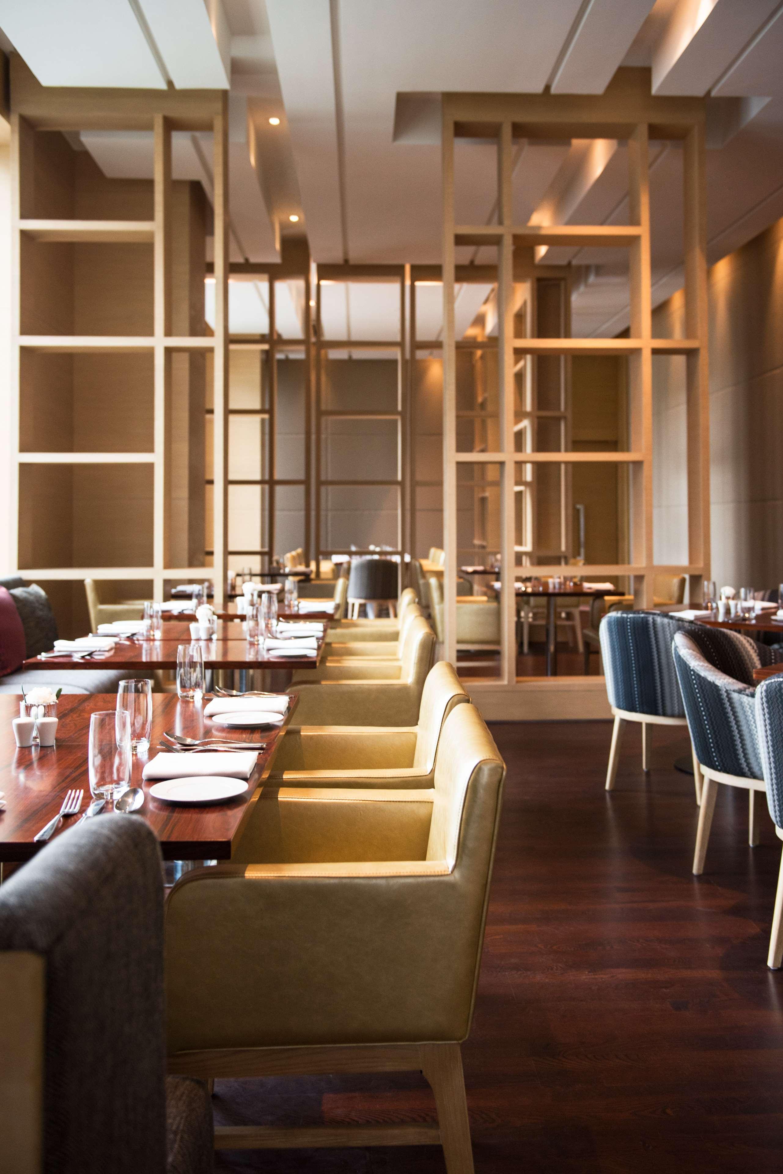 Hyatt Regency Lucknow Gomti Nagar Ξενοδοχείο Εξωτερικό φωτογραφία The interior of the restaurant