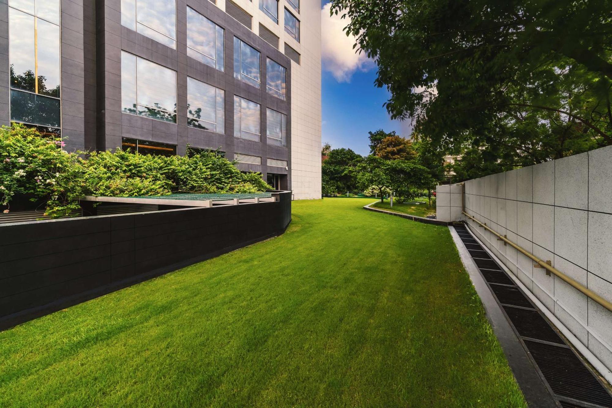 Hyatt Regency Lucknow Gomti Nagar Ξενοδοχείο Εξωτερικό φωτογραφία The garden